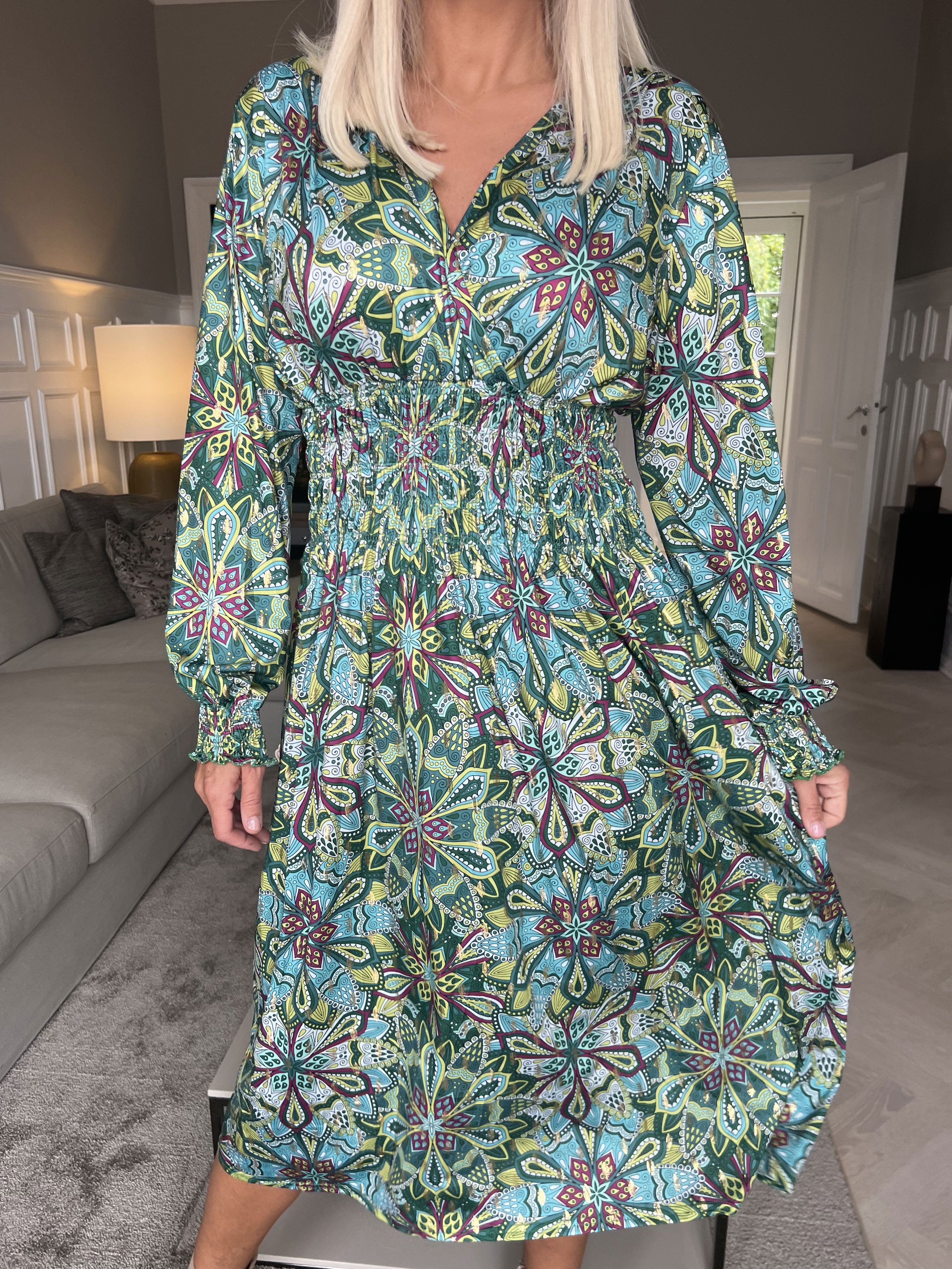 Pams Multi Midi L/S - Elastisk kjole i krølfrit stof med lange ærmer